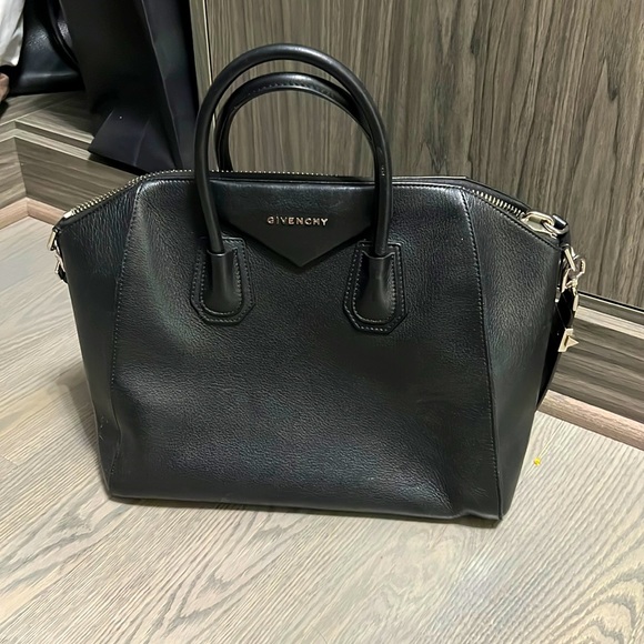 Givenchy Antigona Medium grain leather bag black - Picture 1 of 5